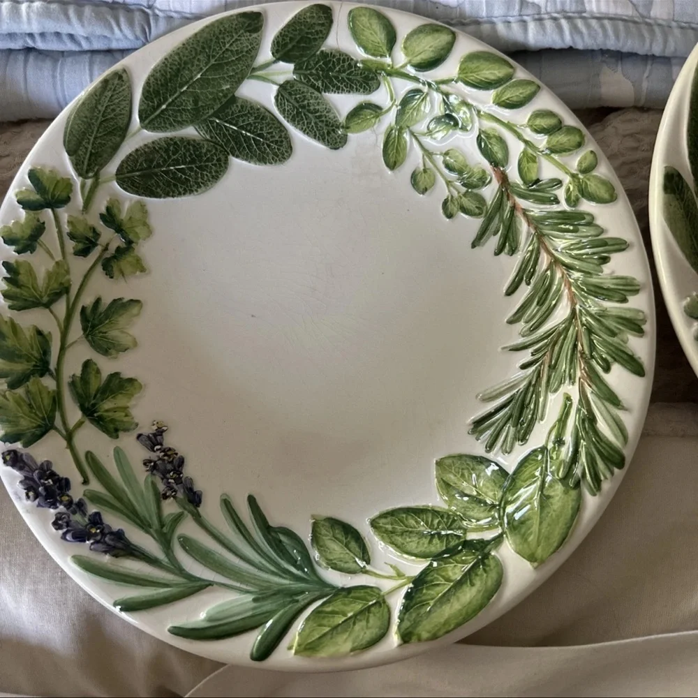 BASSANO CERAMIC HERBS 3D Plate 23cm FROM ITALY Williams-Sonoma Hand Painted